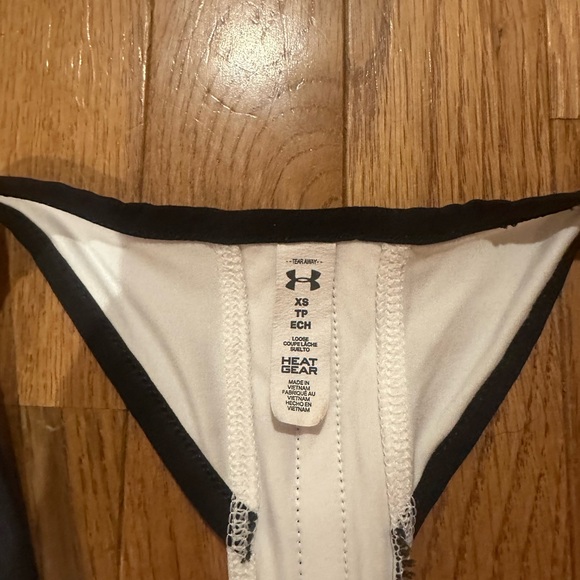 White tank top extra small - Picture 3 of 3